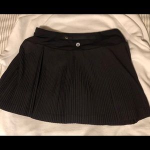 LULULEMON PLEAT TO STREET SKIRT III